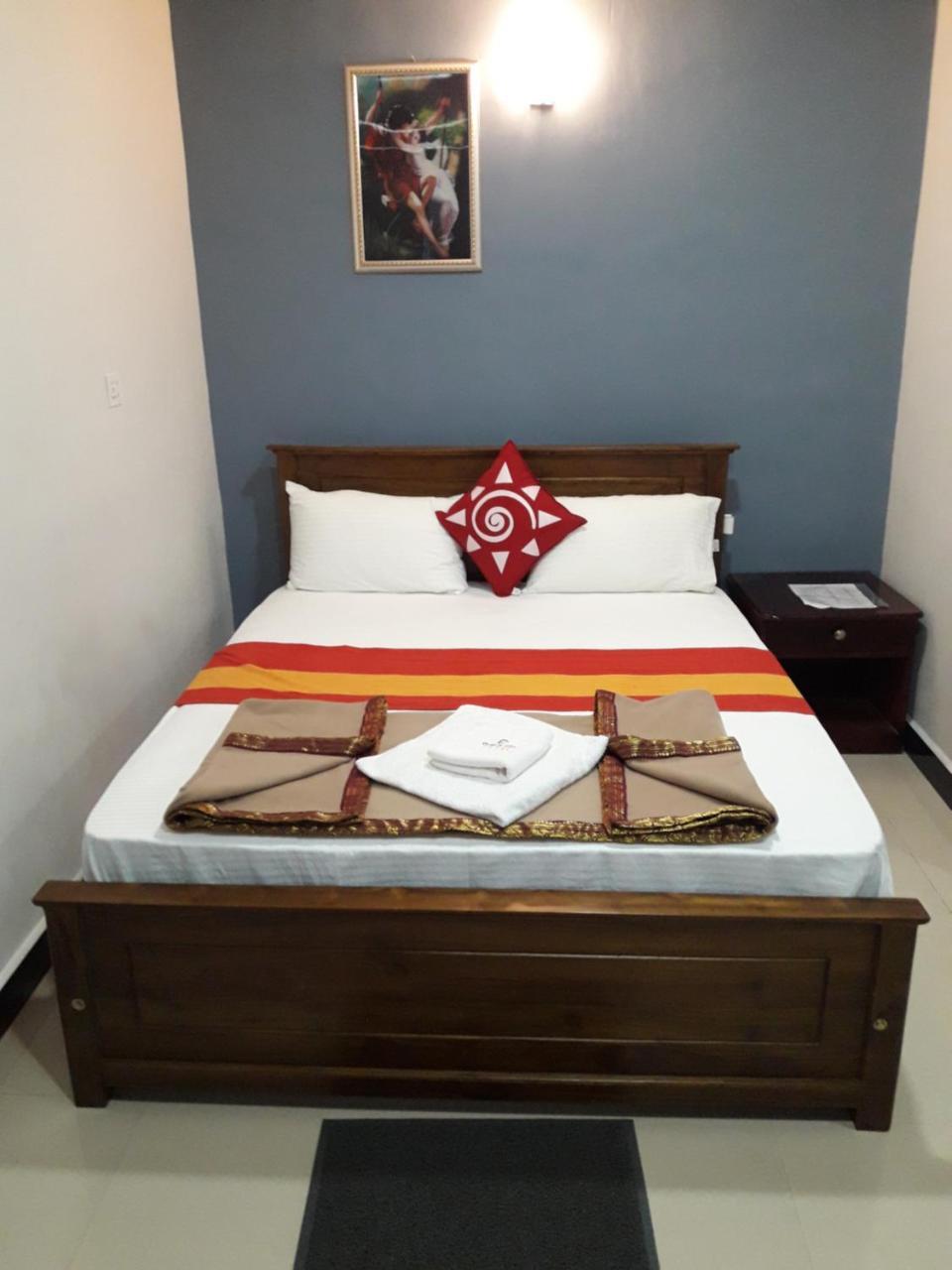 Global City Hotel Maligawatta Exterior photo