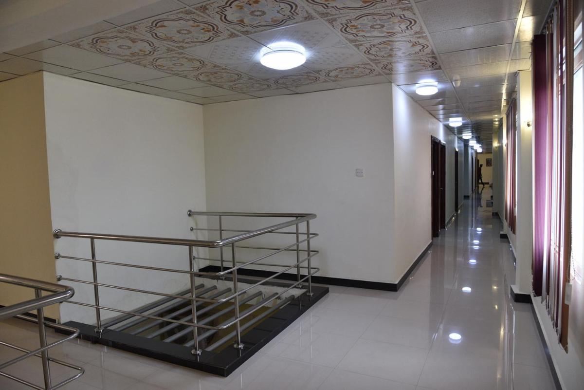 Global City Hotel Maligawatta Exterior photo
