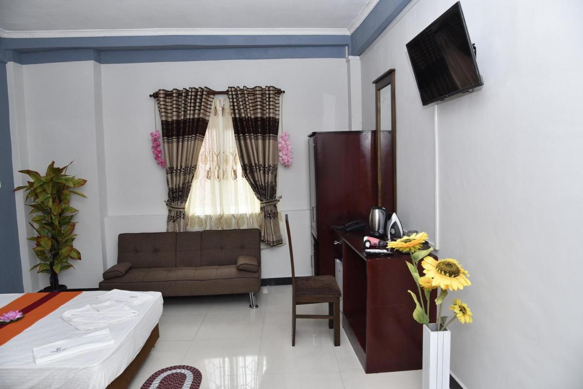 Global City Hotel Maligawatta Exterior photo