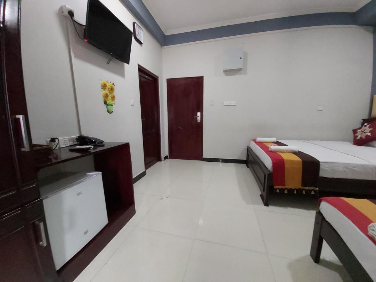 Global City Hotel Maligawatta Exterior photo